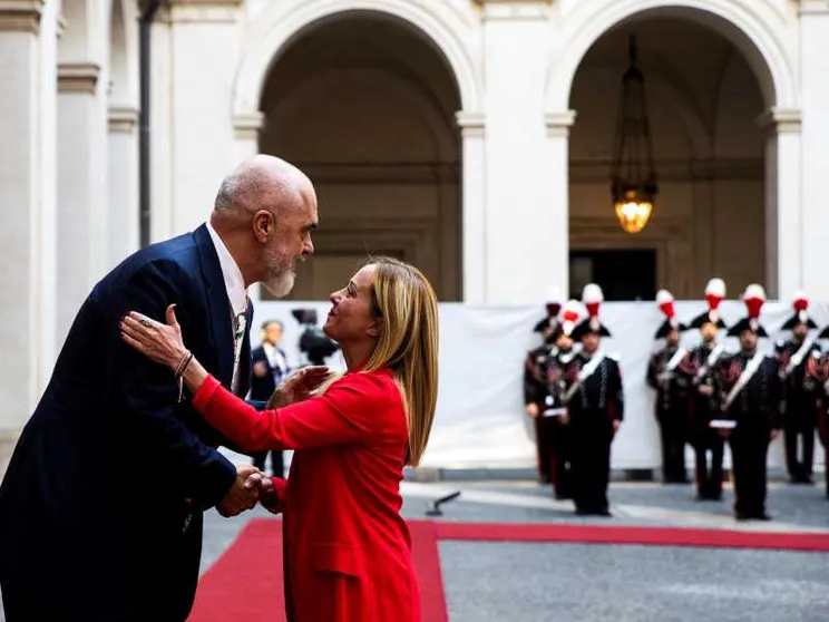 Centri, trasferimenti, diritti: perché l'accordo Italia-Albania fa discutere