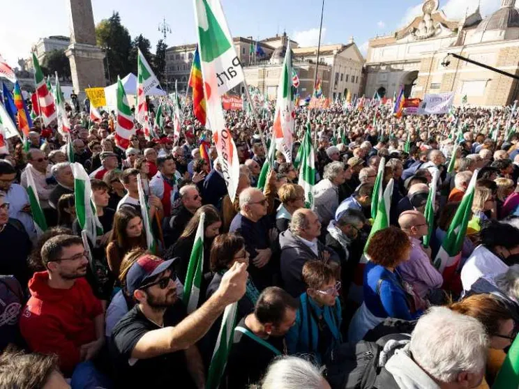 Il Pd in piazza. Elly Schlein: qui per un futuro più giusto