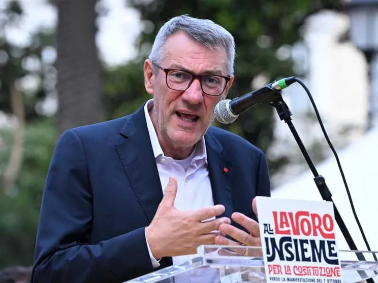 Sciopero ridotto a 4 ore. Landini: «Tuteliamo i lavoratori»