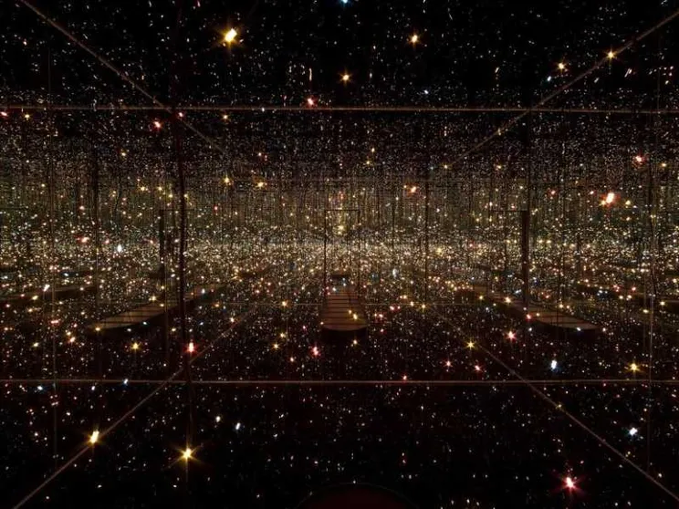 Yayoi Kusama a Bergamo: tutto il cielo in una stanza