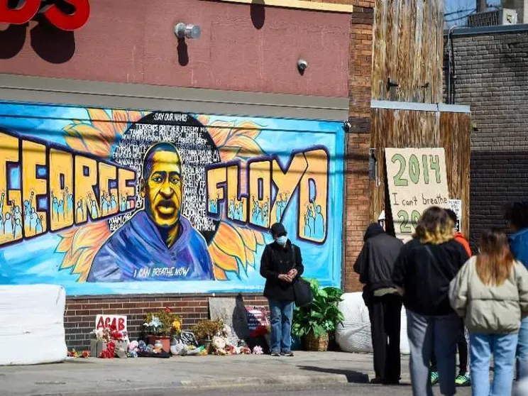Accoltellato in carcere l'agente che uccise George Floyd