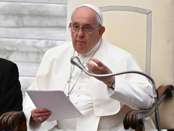 Papa fa la Tac in ospedale, esclusa la polmonite