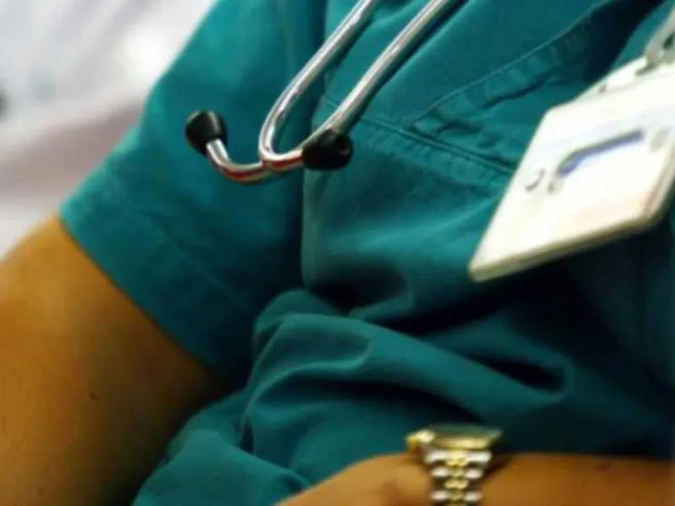 Troppa burocrazia, zero riconoscimenti. «Noi, medici in fuga»