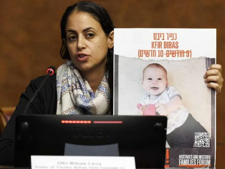 Morto sotto le bombe Kfir, 10 mesi, l'ostaggio più piccolo di Hamas