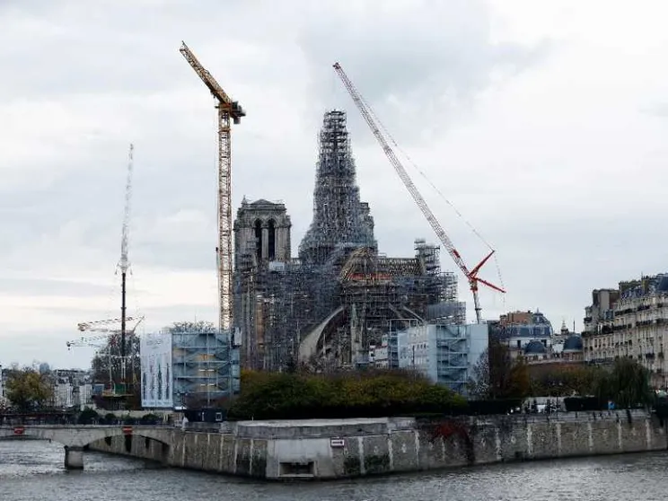 A Parigi rispunta la guglia della Cattedrale di Notre-Dame