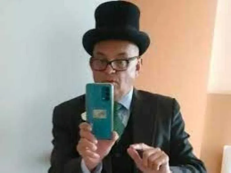 Loggionista grida «Viva l'Italia antifascista» e viene identificato. È polemica