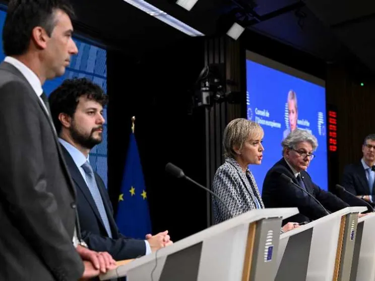 Ue, trovato l'accordo per il AI Act. Cosa prevede la legge