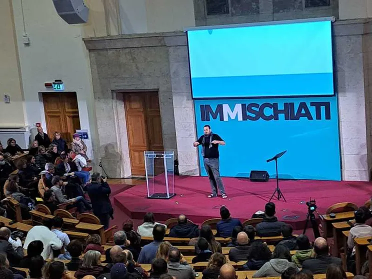 Zuppi: «Il potere logora chi ce l'ha, ma è l'ora di immischiarsi»