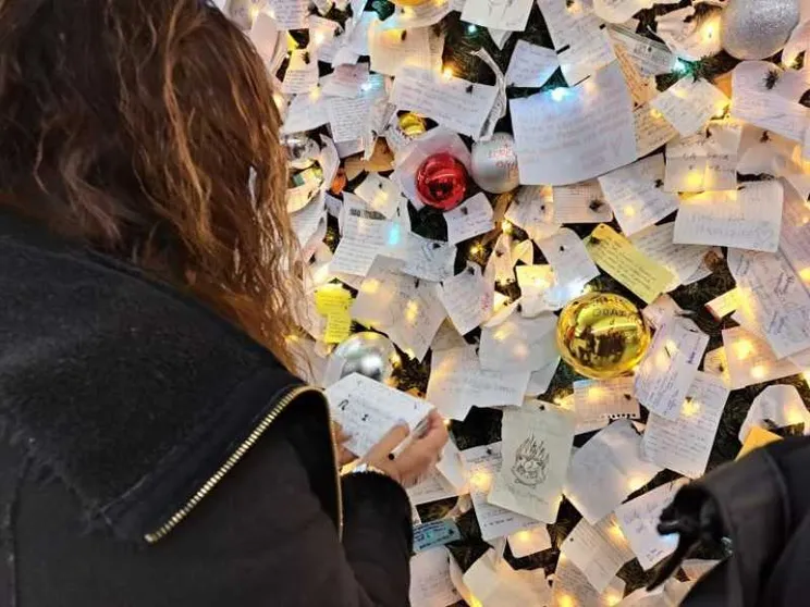 Pace, famiglia e un po’ d’ironia. Biglietti natalizi a Roma Termini