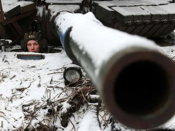 Gli ucraini via dal fronte, i russi da Putin. La grande fuga dalla guerra