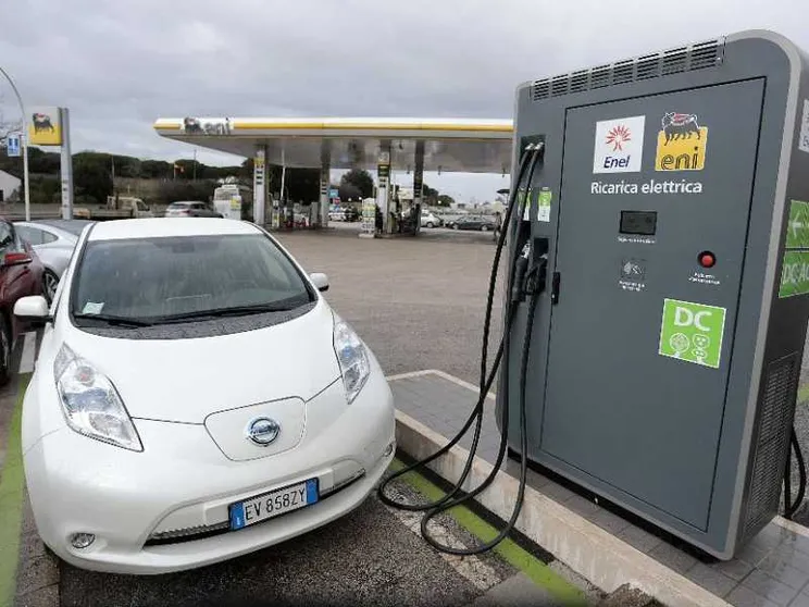 Auto elettriche, verso incentivi legati al reddito e al veicolo rottamato