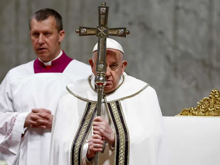Il Papa: «Nei Magi vediamo gli smarriti che trovano Gesù»