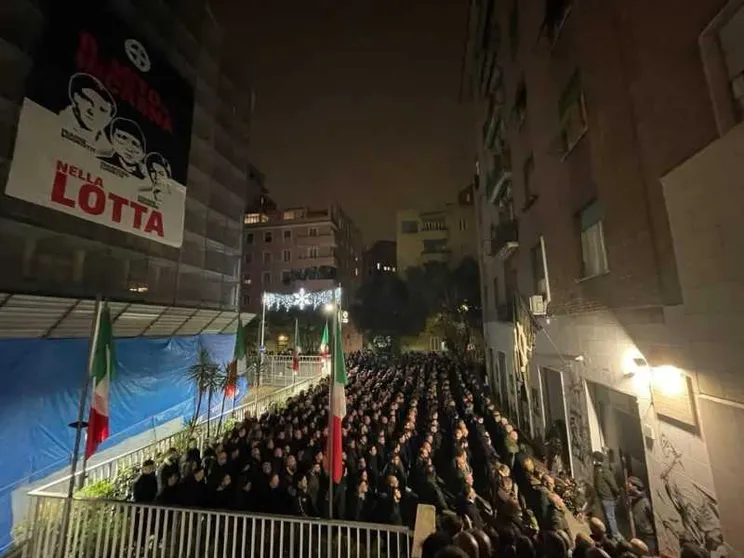 Acca Larentia, saluti romani e polemiche per l'anniversario della strage