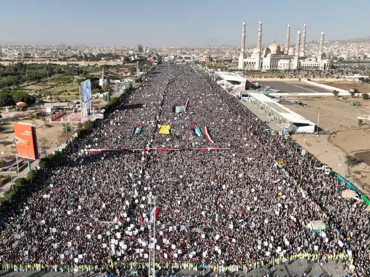 Yemen, la rabbia degli Houthi va in piazza a Sanaa: «Ci vendicheremo»