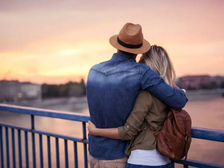 La maternità è ancora “cool”. Forse in crisi è l'amore di coppia