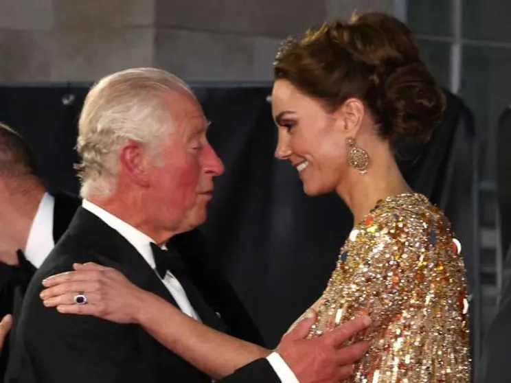 Dal Re alla Principessa, la casa reale finisce in clinica