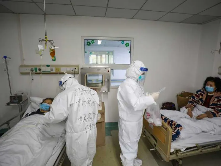 Covid, «la Cina isolò il virus 15 giorni prima di darne l'annuncio»