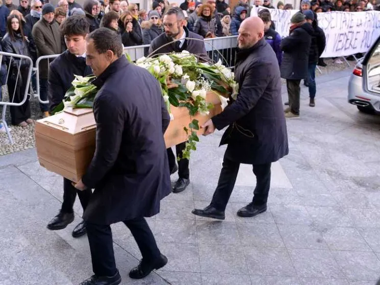 Addio a Giovanna, la ristoratrice morta. Che cosa ha detto il parroco nell'omelia