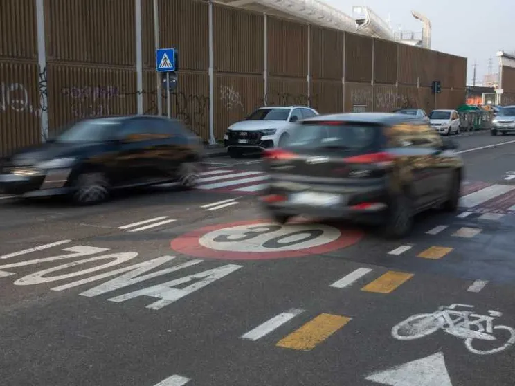 Bologna a 30 all'ora, Salvini e il “partito anti-auto”: la polemica si allarga
