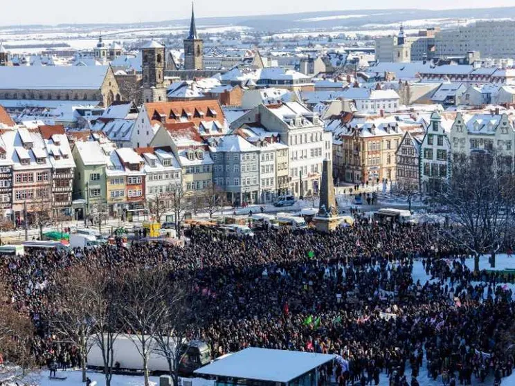 Germania in piazza contro l'estrema destra