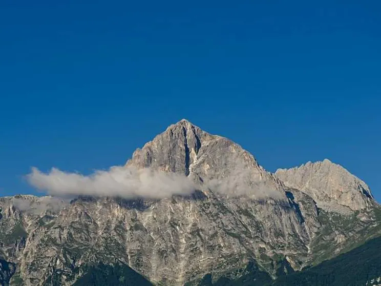 È giusto illuminare il Gran Sasso di rosa per il Giro d'Italia?