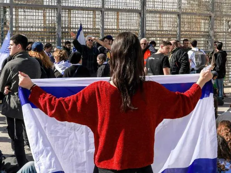 Hamas valuta l’accordo di tregua. Il rischio che Israele ora si spacchi