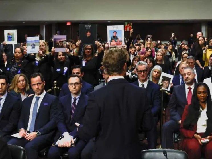 Zuckerberg al Senato Usa: chiedo scusa per i danni dei social sui bimbi