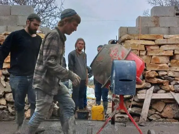 Cemento e mitra. Così nasce una colonia e muore il sogno dei 2 Stati
