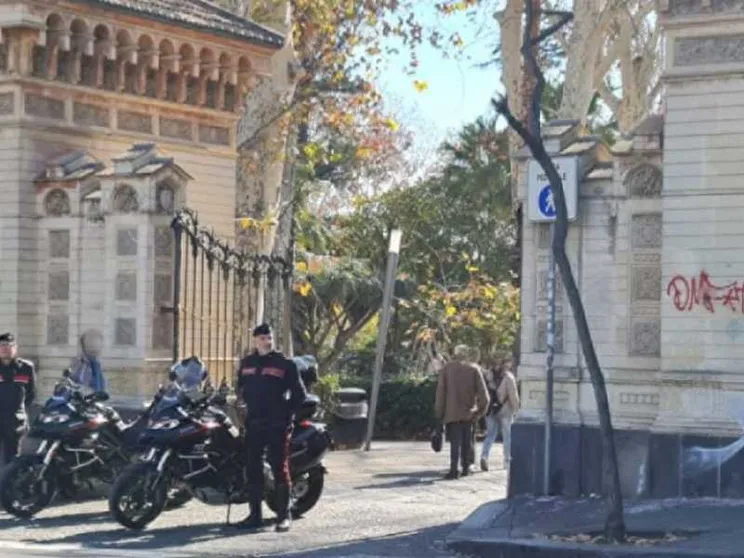 Violenza di gruppo su una ragazzina di 13 anni, sette fermati