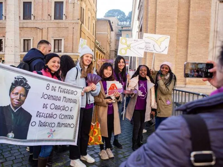 Il Papa: «Se chiudiamo gli occhi siamo complici dei trafficanti»