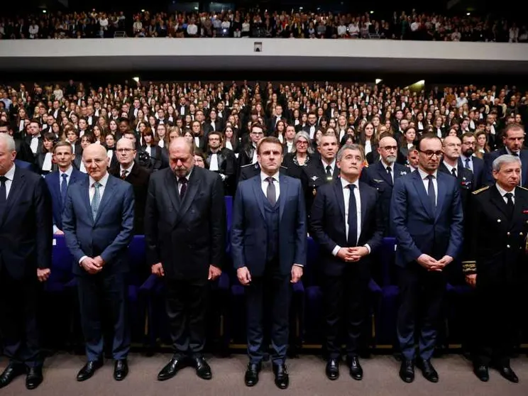 L'ombra della spaccatura del governo sulla Francia in lutto per Badinter