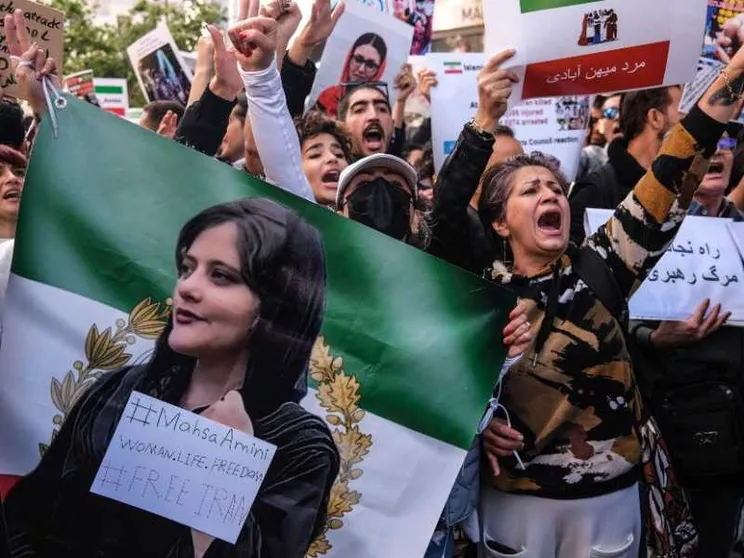 La persecuzione continua: condannato lo zio di Mahsa Amini