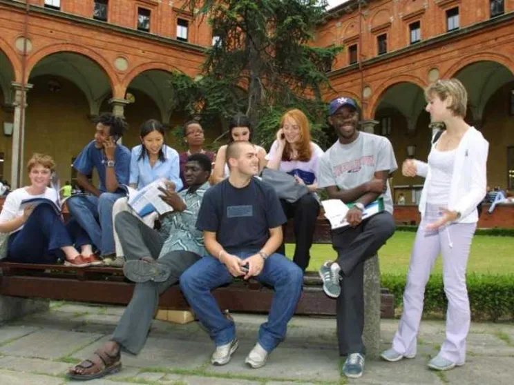 Migranti, verso un milione di studenti. «Cittadinanza? Legge da aggiornare»