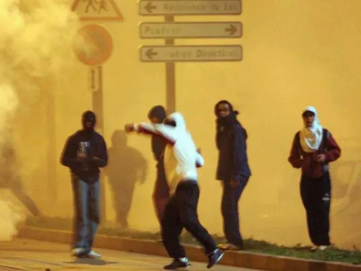 Ragazzi radicalizzati, allarme in Francia. Pure a scuola il rischio terrorismo