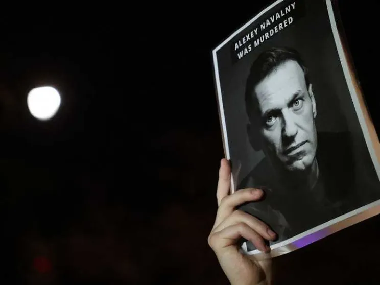 Navalny muore nella prigione di ghiaccio. Biden: «Putin colpevole»
