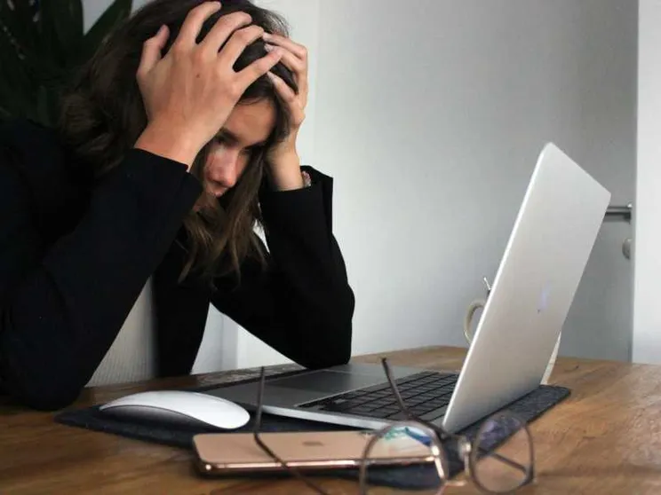 Stressato il 22% dei dipendenti, otto giovani su dieci pronti a dimettersi