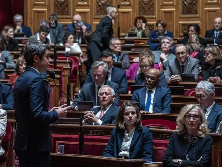 “Diritto di aborto” in Costituzione, la Francia dice sì
