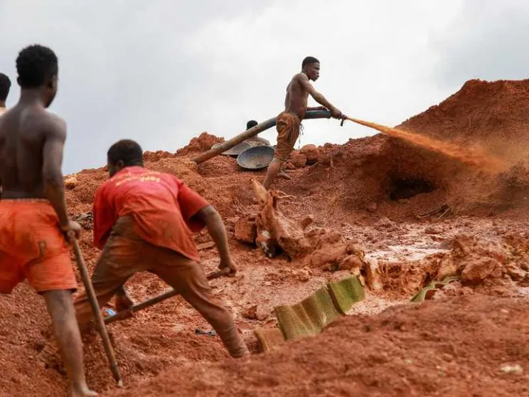 Troppe materie prime estratte (e troppo in fretta). Così la Terra muore