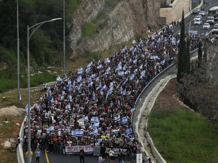 A Gerusalemme in ventimila alla marcia con i familiari dei rapiti