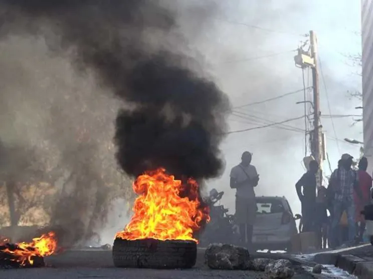 Haiti, le gang assaltano due carceri: evasi migliaia di detenuti