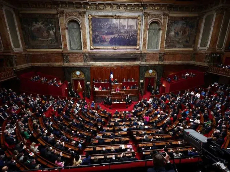 L’orgoglio francese: «Siamo faro dell’umanità». Partiti allineati