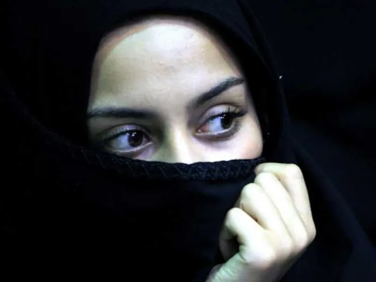 Amnesty: In Iran nuova stretta sul velo per le donne