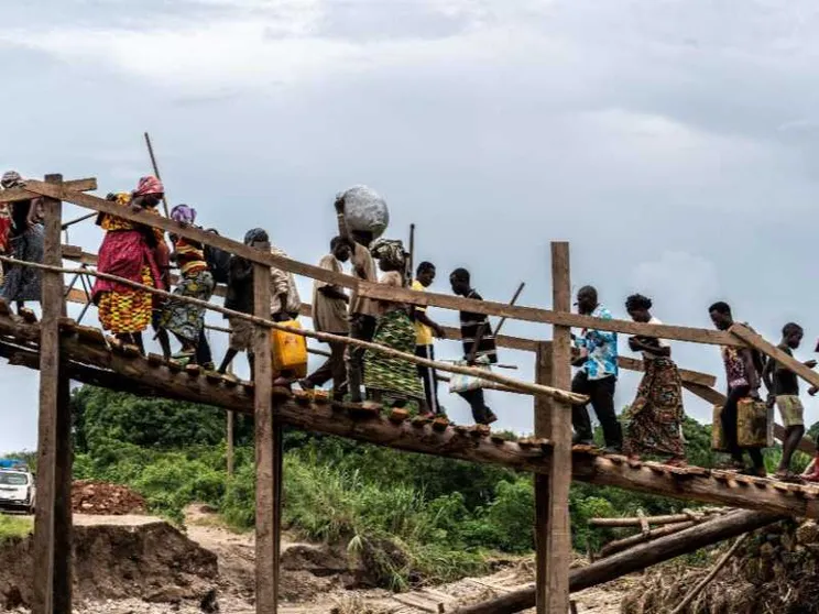 Attacchi dei ribelli nell'est del Congo: altri centomila sfollati