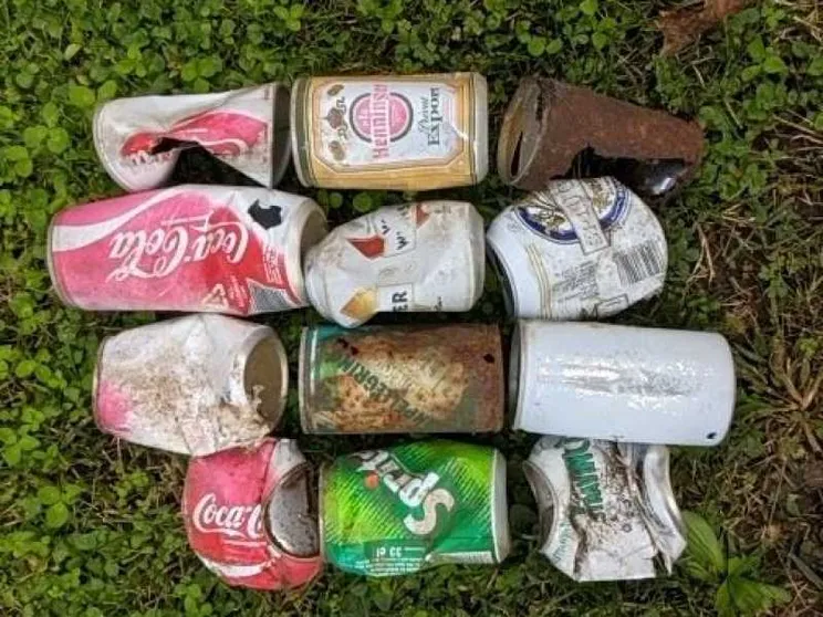 Fazzoletti, lattine e pneumatici: sulle Alpi una vetta piena di rifiuti