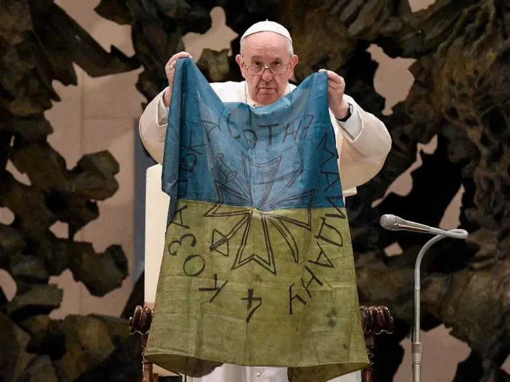 La forza del negoziato e le parole del Papa. Cosa significa “bandiera bianca”