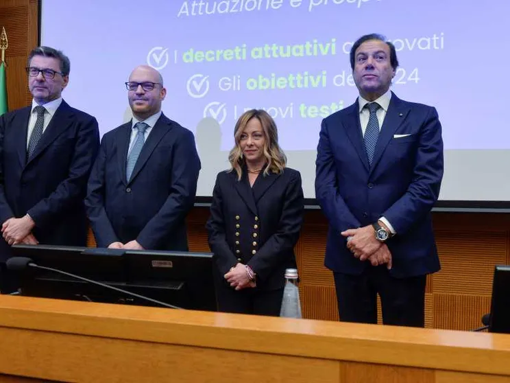 Meloni: «Non dirò mai che le tasse sono bellissime»