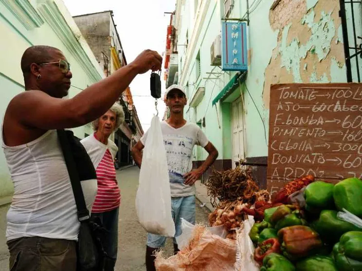 Cuba resta anche senza uova, la Colombia corre in aiuto