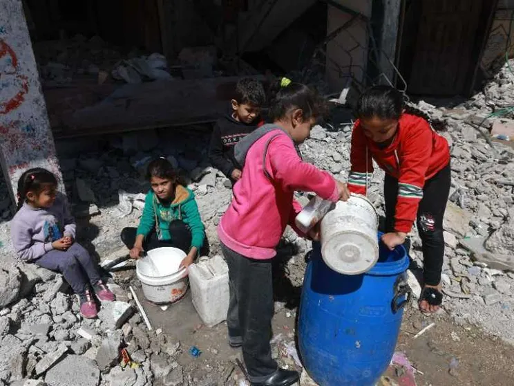 Ancora spari sugli affamati a Gaza. Open Arms scarica gli aiuti