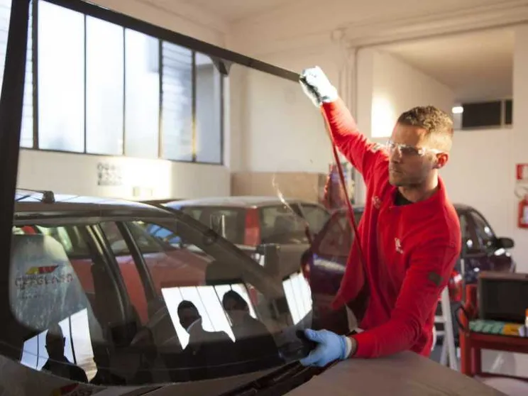 "Riparare è meglio che sostituire, anche per i cristalli auto"