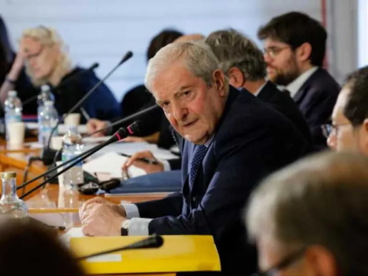 Il presidente della Consulta chiede di fare leggi su fine vita e genitori gay